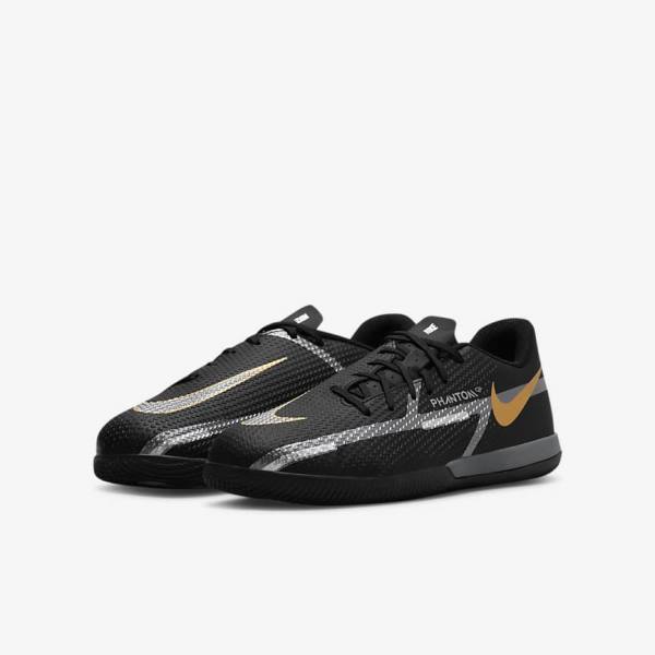 Nike Jr. Phantom GT2 Academy IC Older Indoor Court Fußballschuhe Kinder Schwarz Metal Gold Dunkelgrau Metal Dunkelgrau | NK971YWM