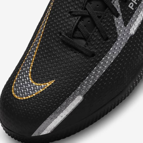 Nike Jr. Phantom GT2 Academy IC Older Indoor Court Fußballschuhe Kinder Schwarz Metal Gold Dunkelgrau Metal Dunkelgrau | NK971YWM